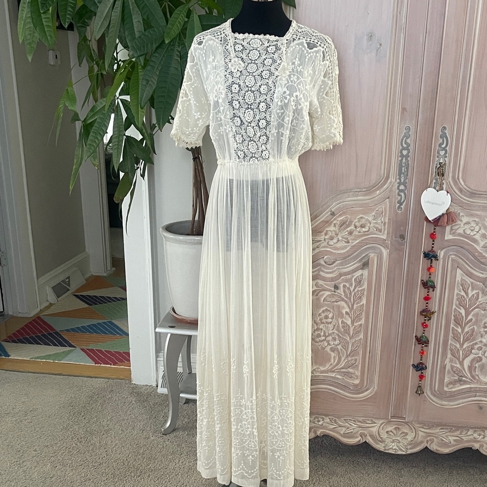 1910 Delicate Antique Cotton Lawn Dress